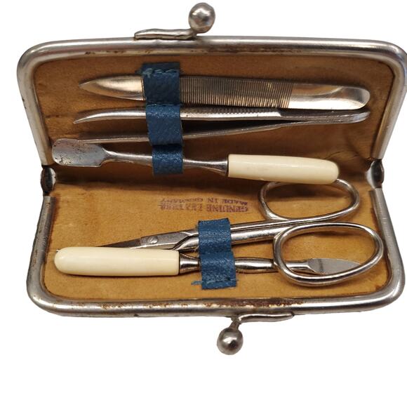 Vintage Manicure Set Made in Germany 1940s Style Vintage Manicure Set Leather - Picture 8 of 14